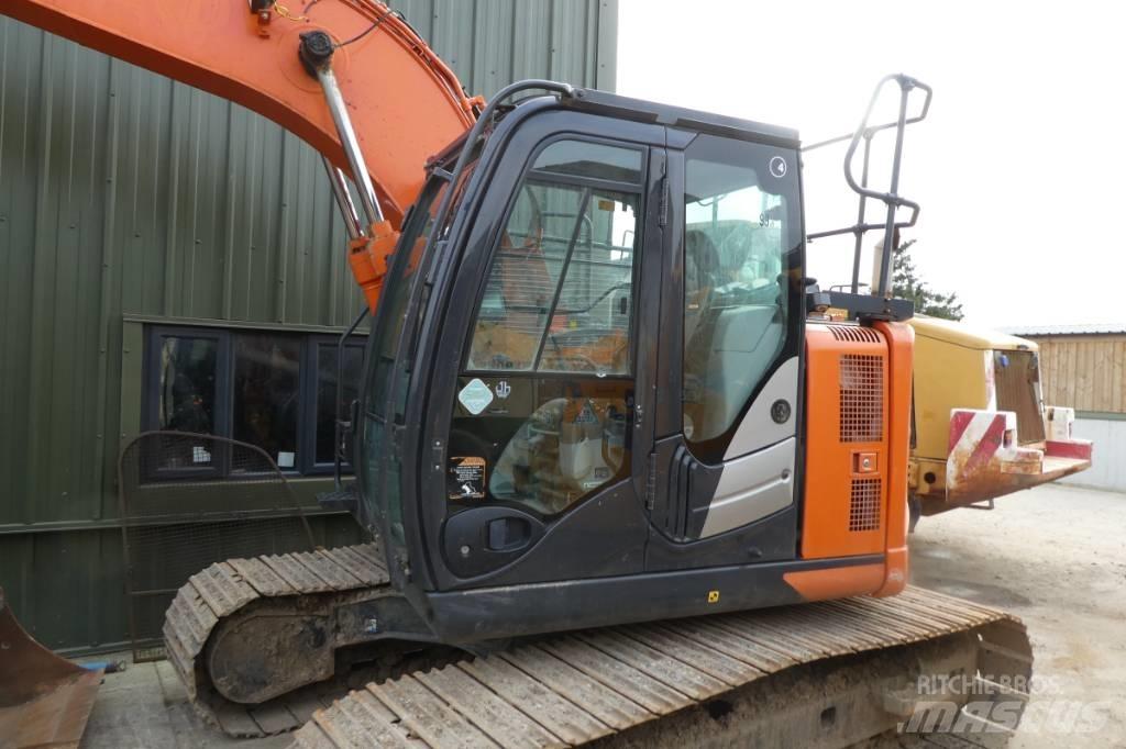 Hitachi ZX 135 US-6 履带挖掘机
