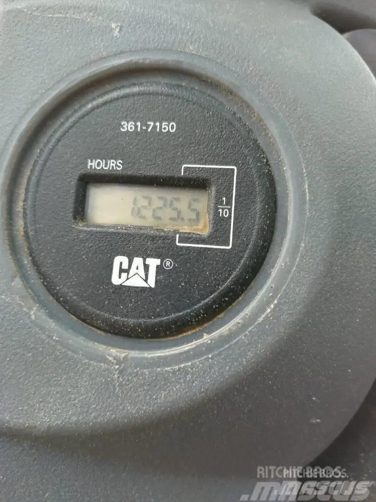 CAT CP 44 单轮压路机