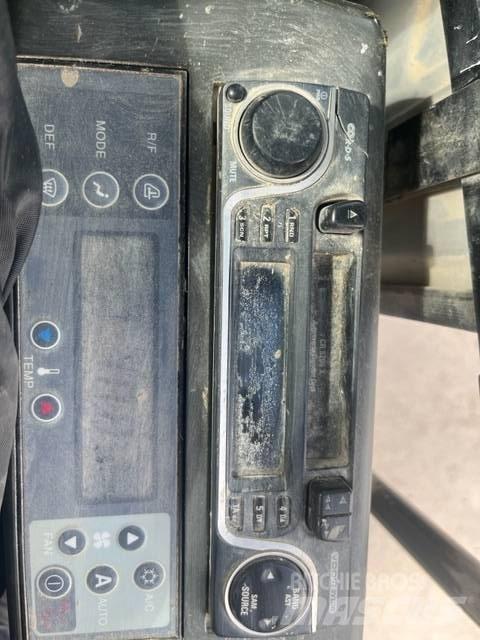 New Holland E 70 SR 中型挖掘机