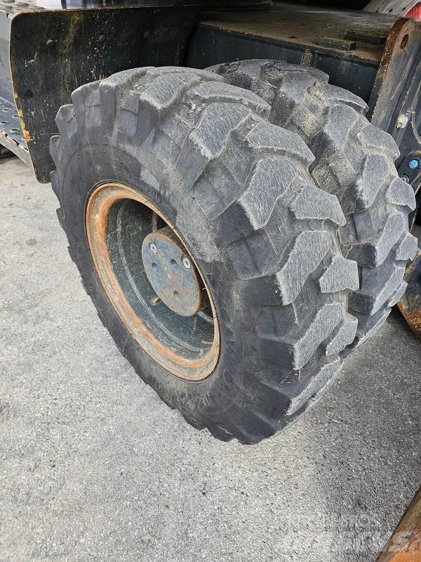 Komatsu PW 148-8 轮式挖掘机