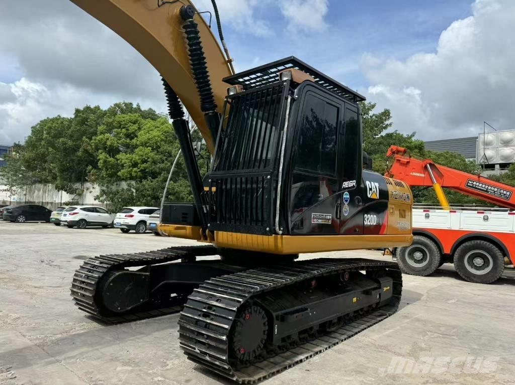 CAT 320 D2 履带挖掘机