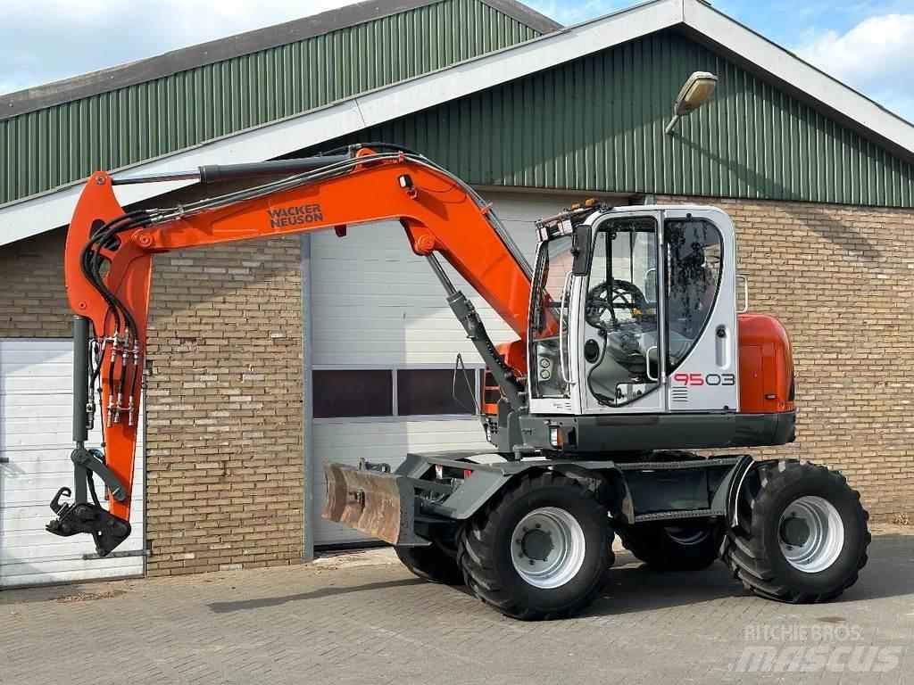 Neuson 9503 中型挖掘机