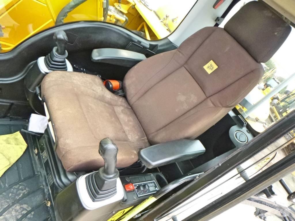 JCB JS 130 LC 履带挖掘机