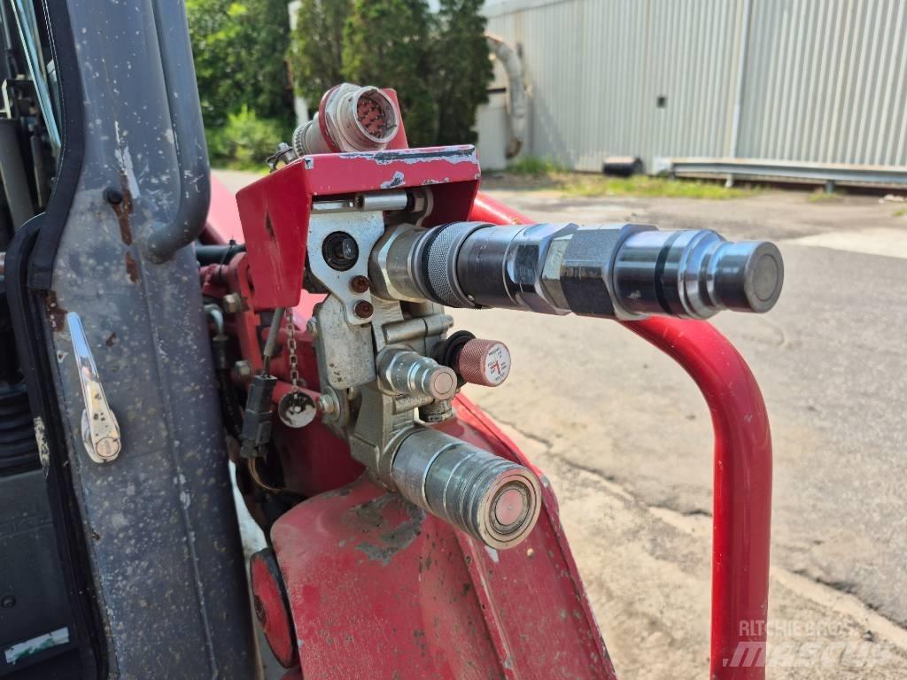 Takeuchi TL 8 滑移装载机