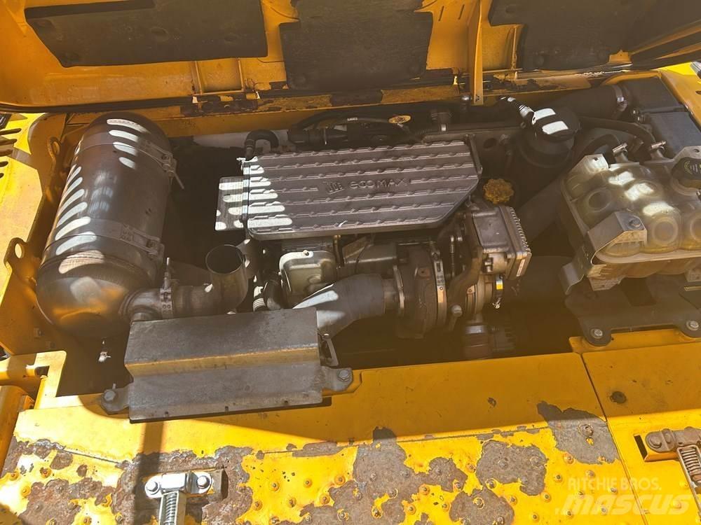 JCB JS20MH 轮式挖掘机