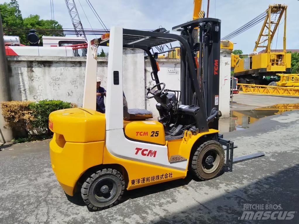 TCM FD 25 柴油叉车