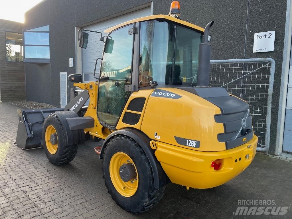 Volvo L28F 小型装载机