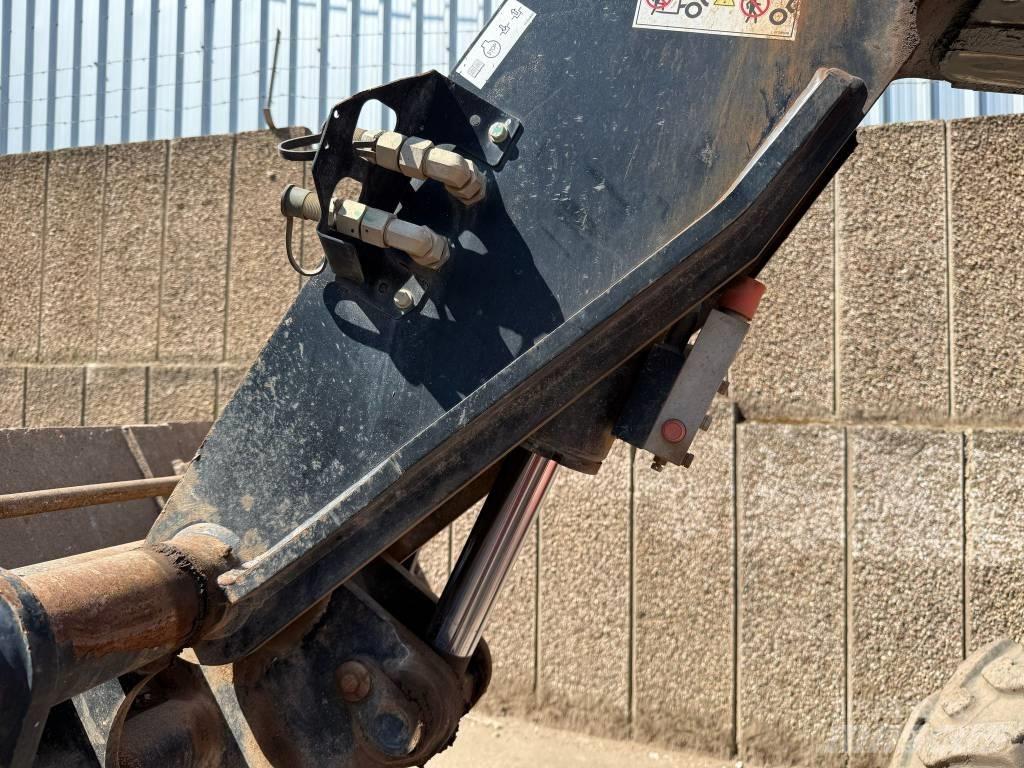Manitou MT 733 伸缩臂叉装车|叉装车