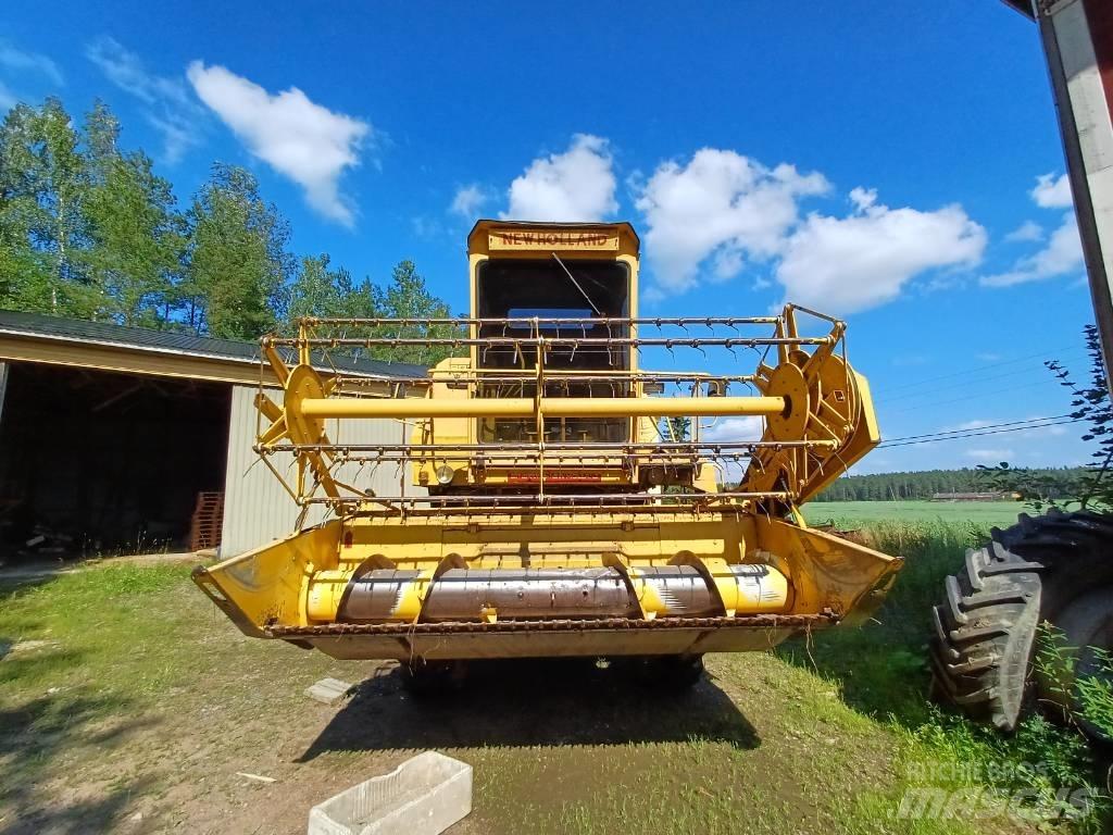 New Holland 8030 联合收割机