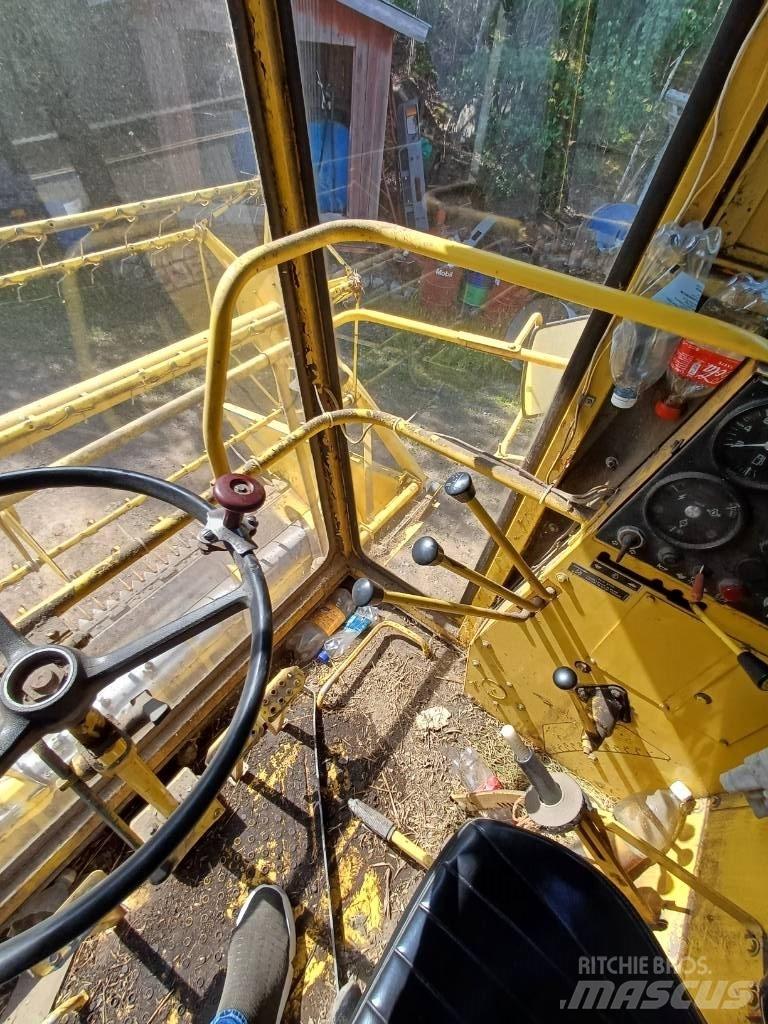 New Holland 8030 联合收割机