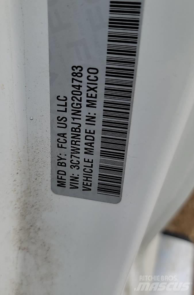 RAM 5500 平板栏板货车