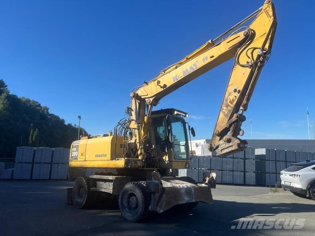 Komatsu PW 200-7 轮式挖掘机
