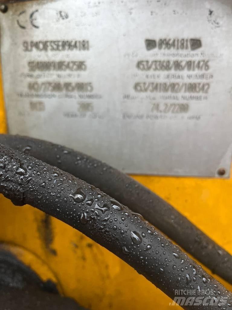 JCB 4 X 轮式装载机