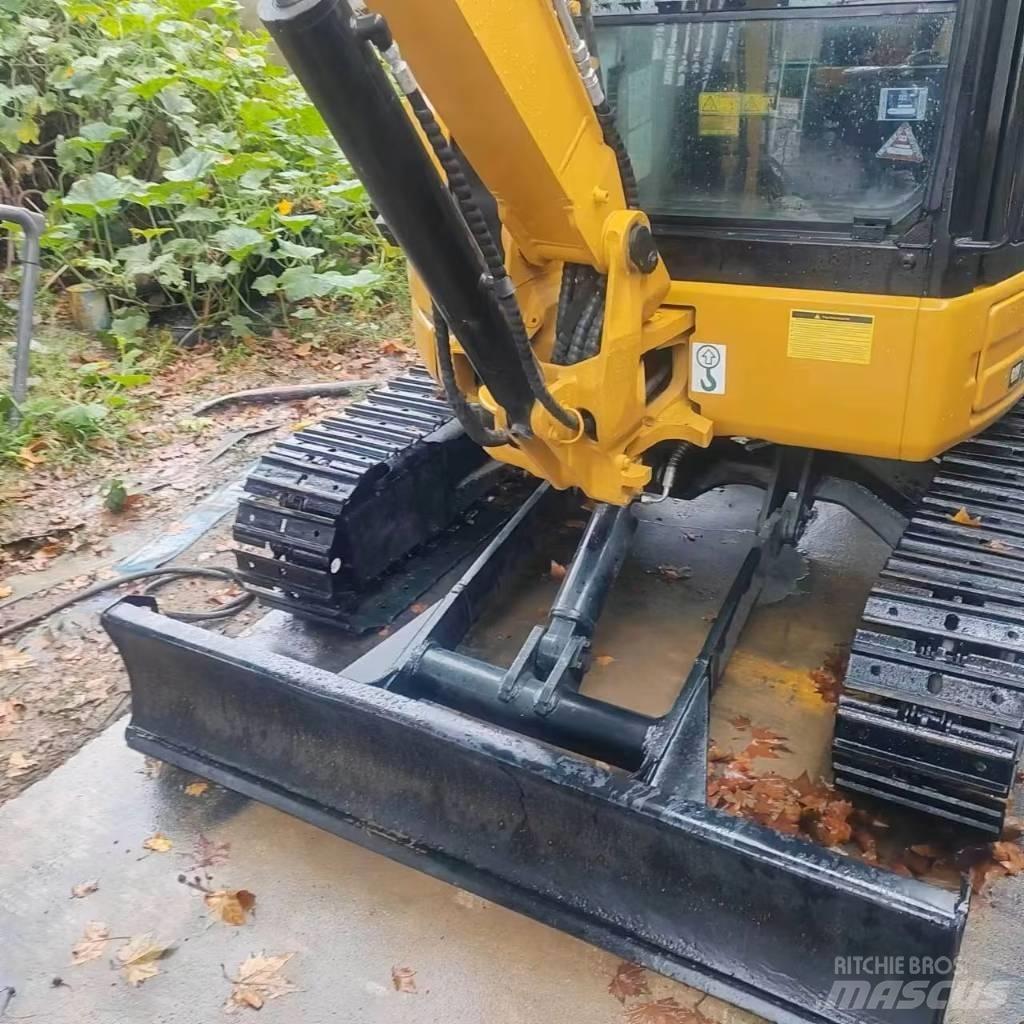 CAT 303.5 E CR 小型挖掘机