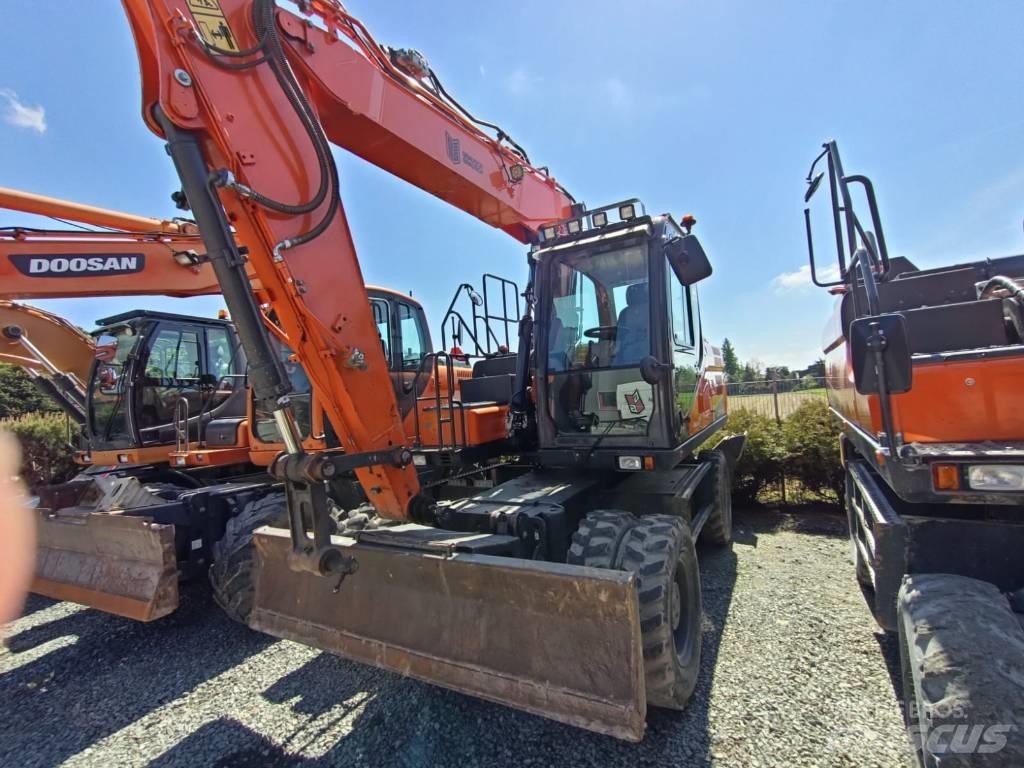 Doosan DX140W-5 轮式挖掘机