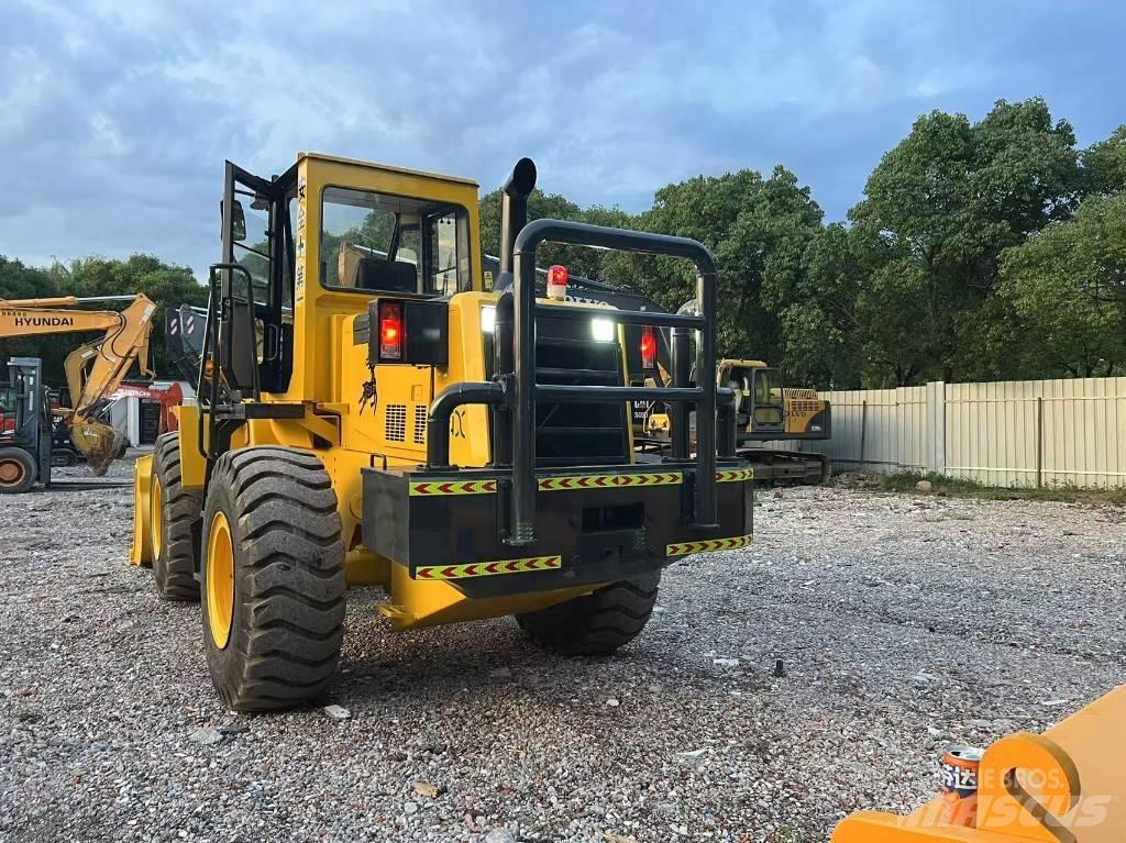 Komatsu WA 320-3 轮式装载机