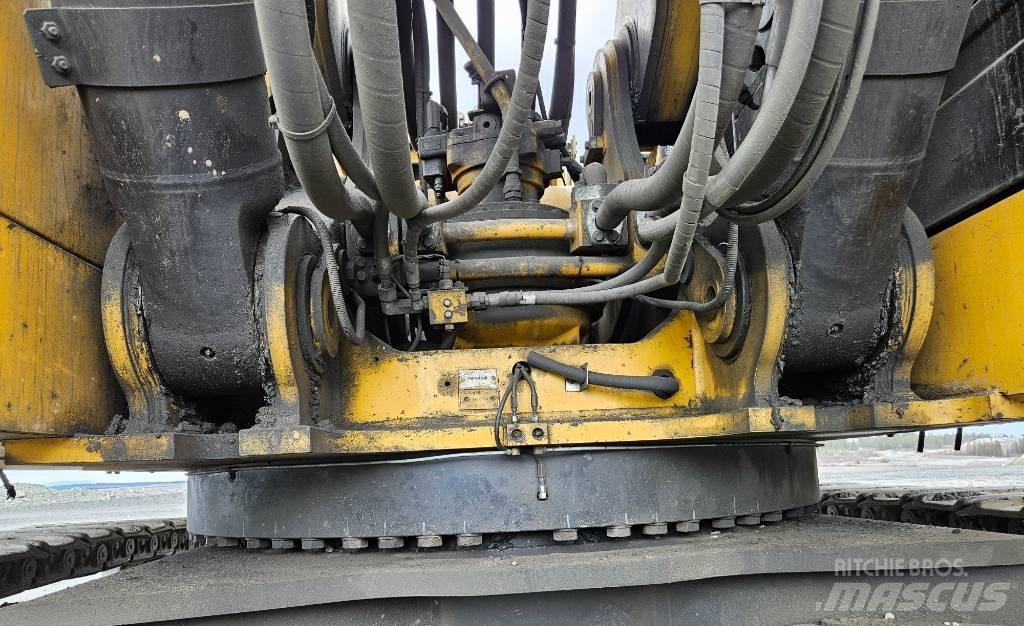 CAT 390 F 履带挖掘机