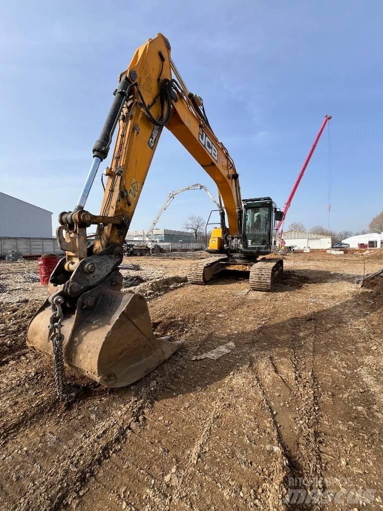 JCB JS 210 履带挖掘机