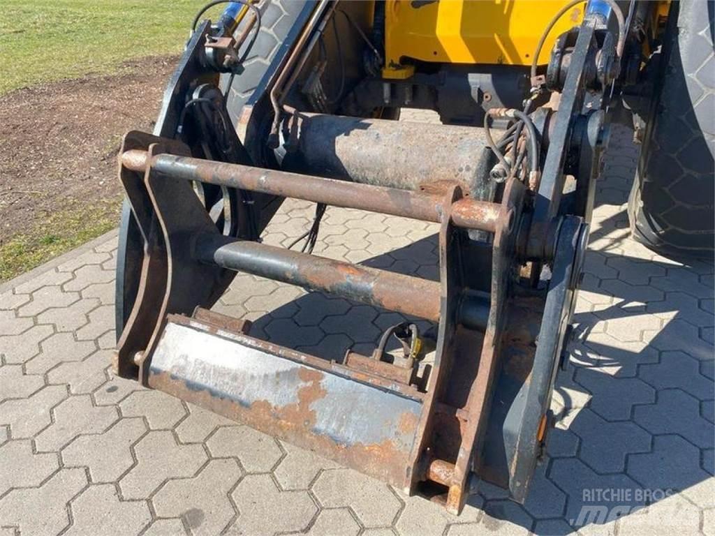 JCB 437 HT 轮式装载机