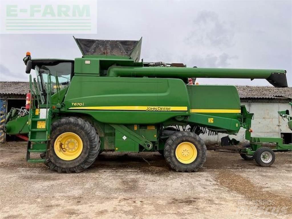 John Deere T670 联合收割机