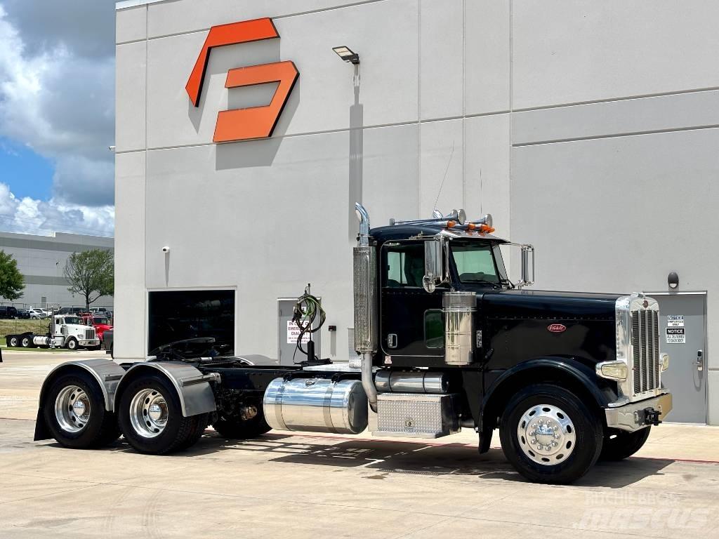 Peterbilt 388 牵引车