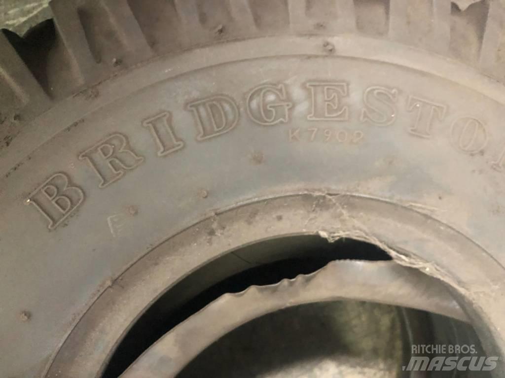 Bridgestone 21x8-9 轮胎、车轮和轮圈