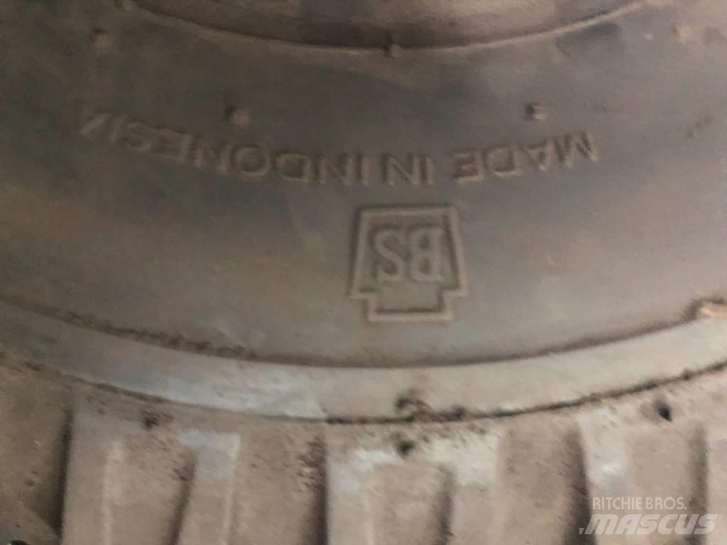 Bridgestone 21x8-9 轮胎、车轮和轮圈