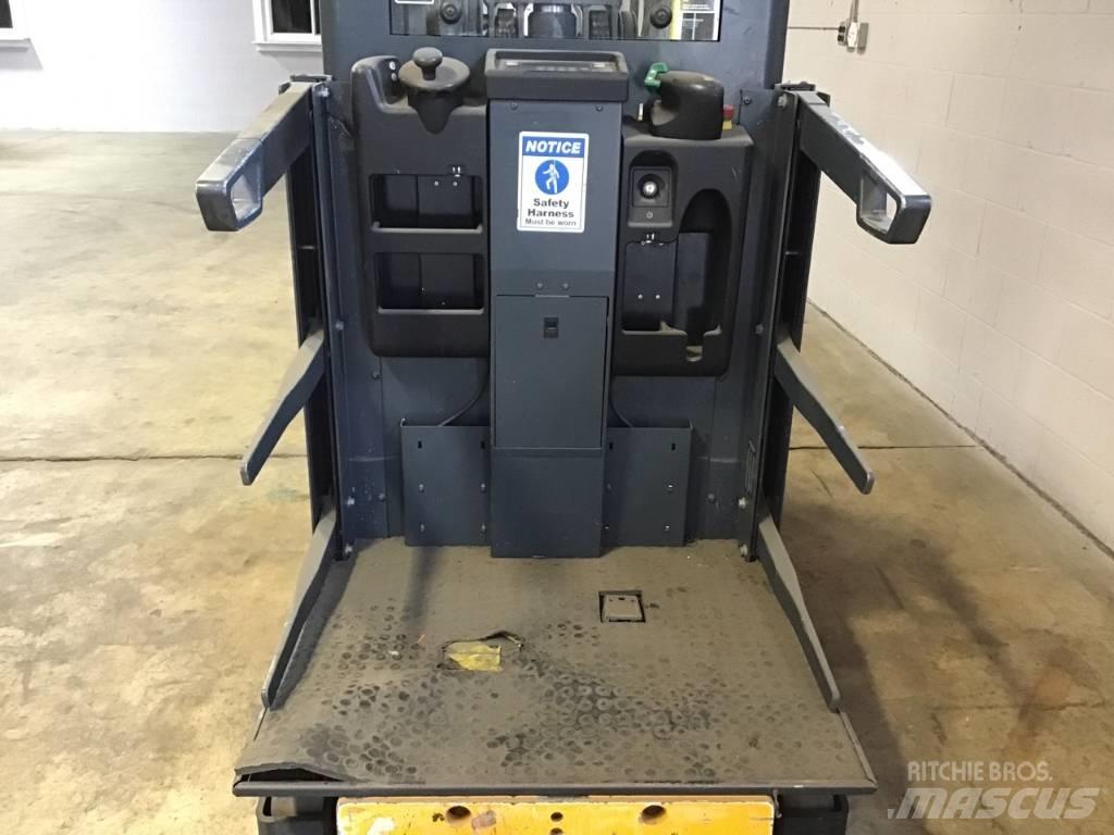 Jungheinrich EKS208 中端式装载机