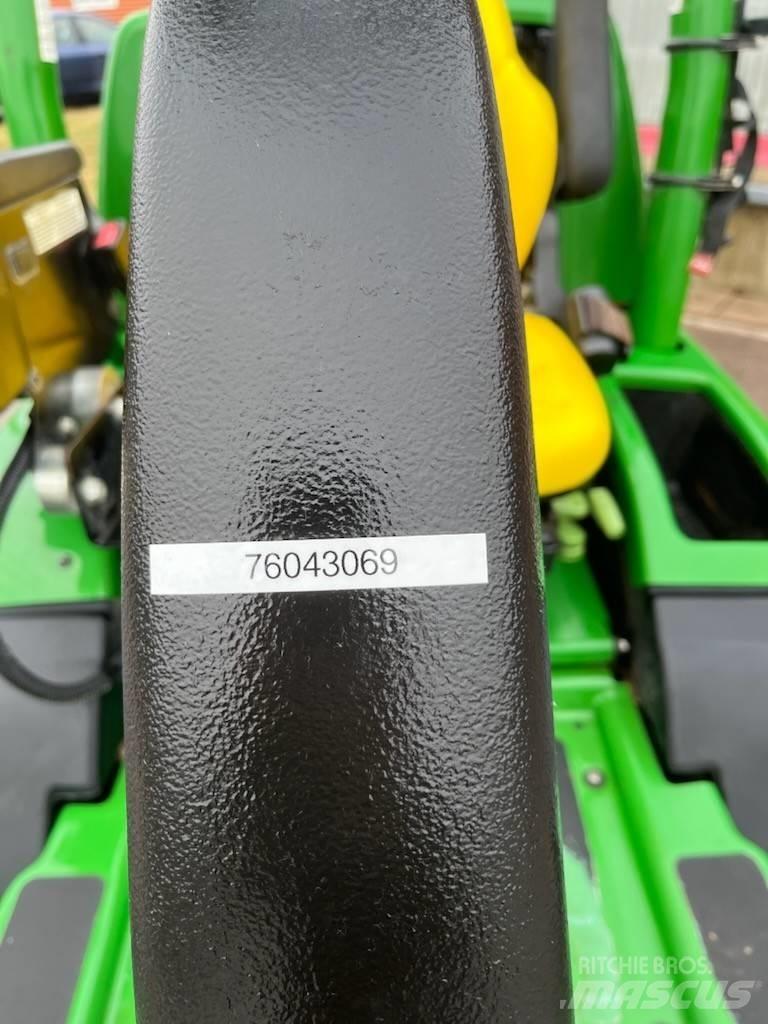 John Deere 9009 长草、修正和环绕割草机