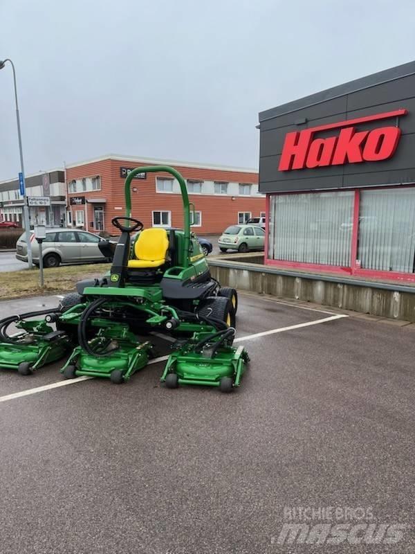 John Deere 9009 长草、修正和环绕割草机