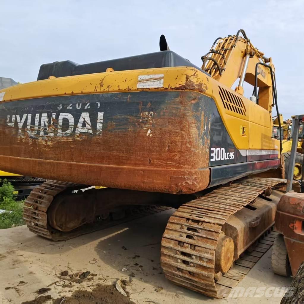 Hyundai R300LC 履带挖掘机