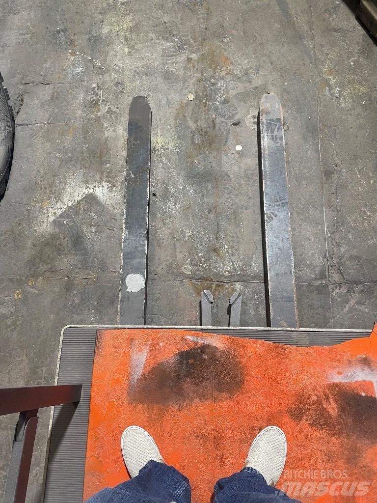 Crown Order Picker 电动叉车