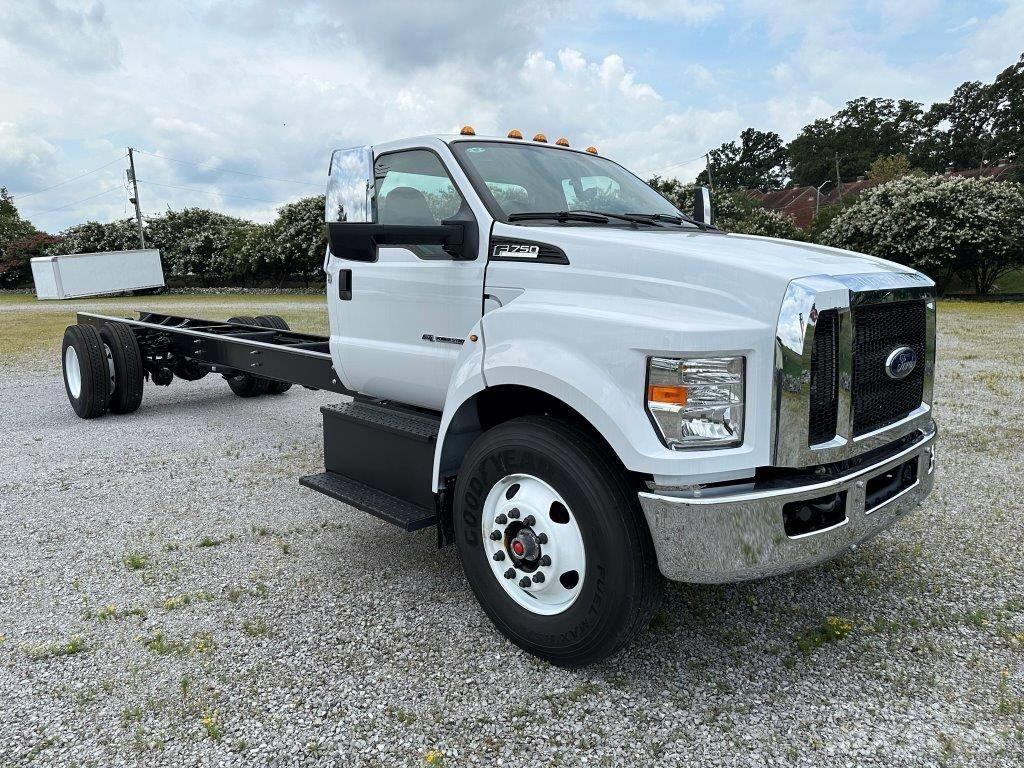 Ford F 750 平板车