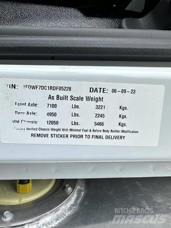 Ford F 750 平板车