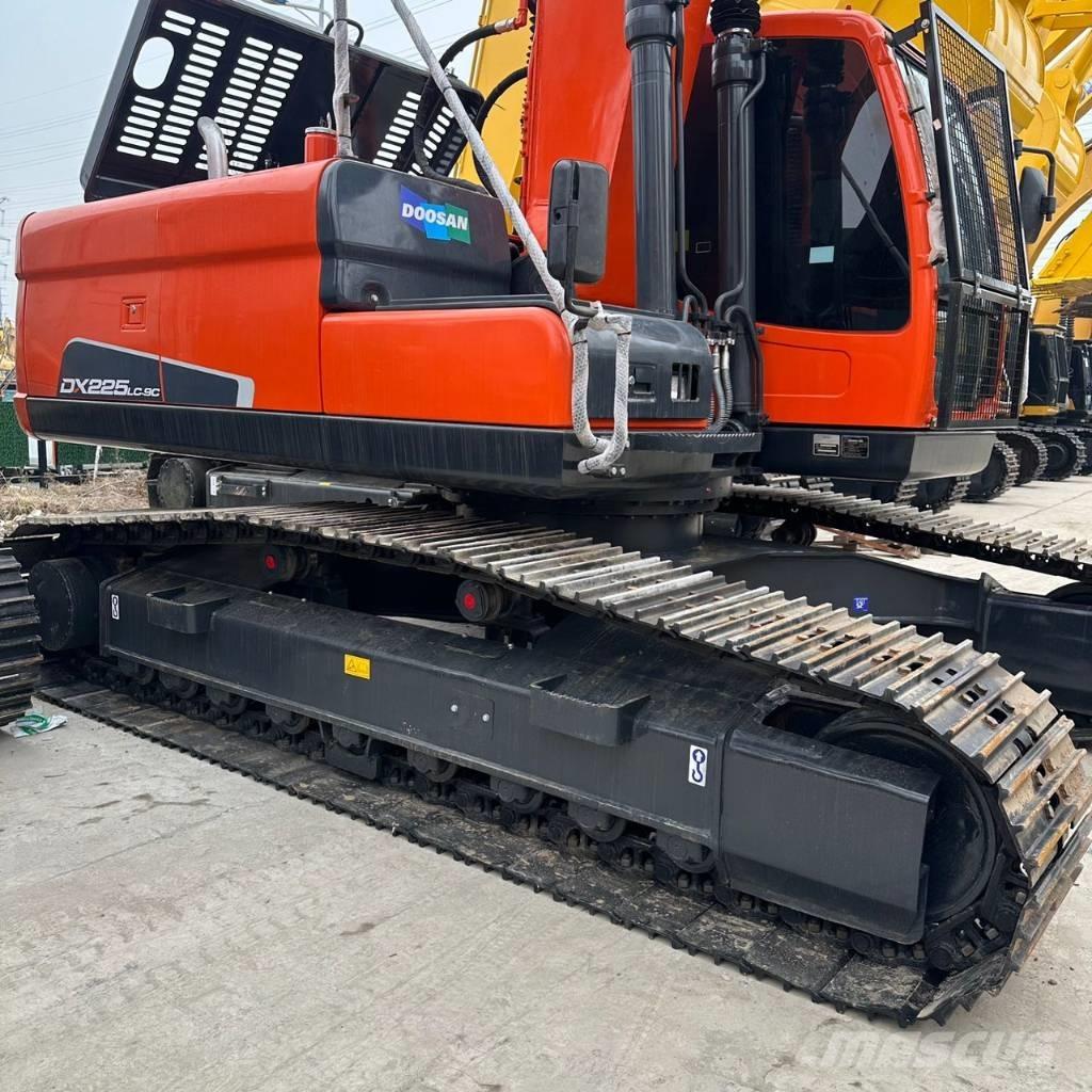 Doosan DX225LC-9C 履带挖掘机