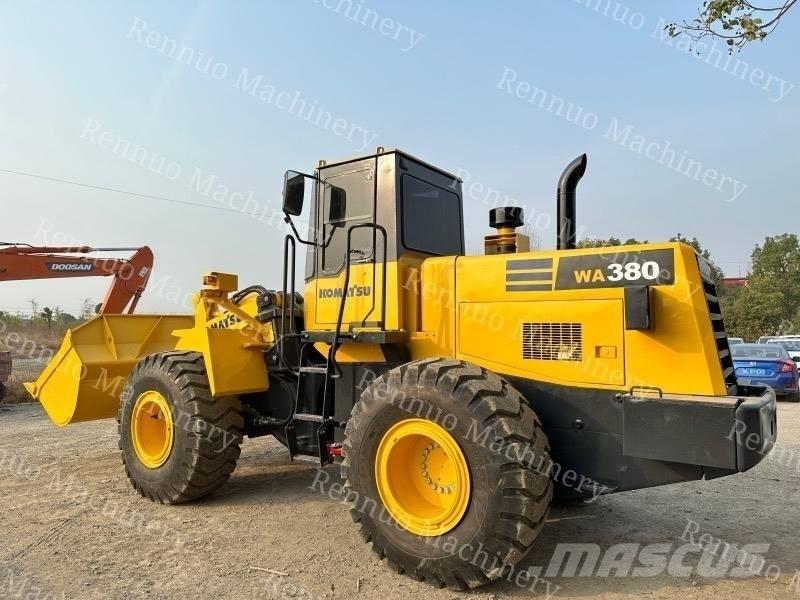 Komatsu WA380 轮式装载机