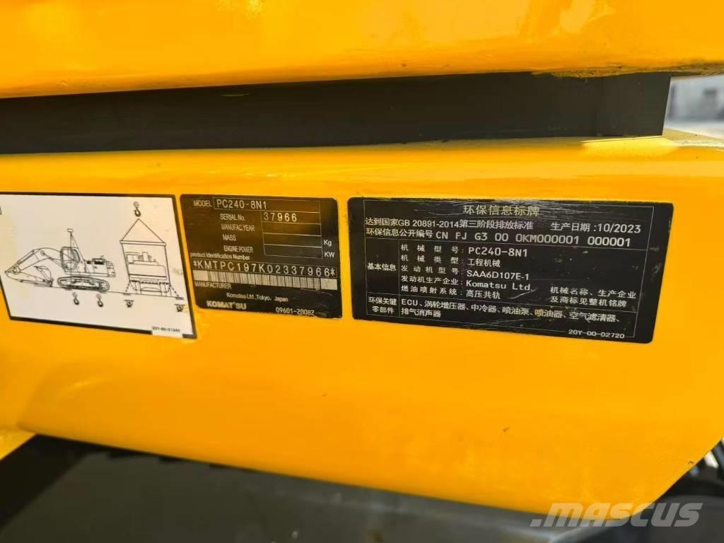 Komatsu 240-8N1 履带挖掘机