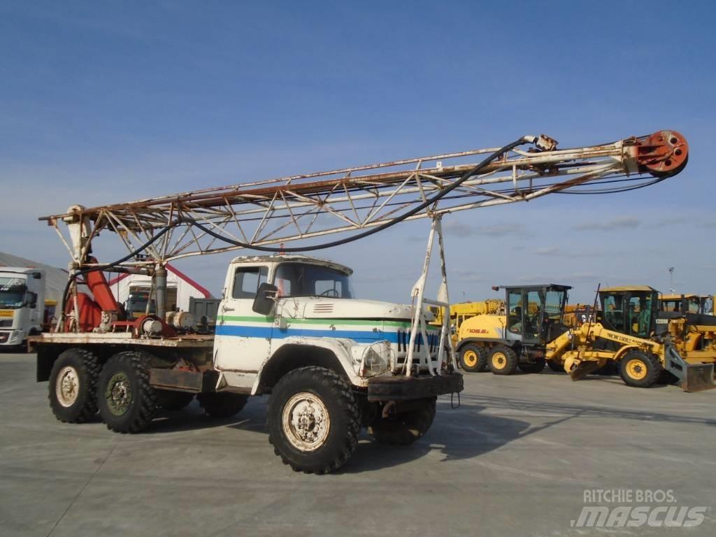 ZIL 6×6 钻机车
