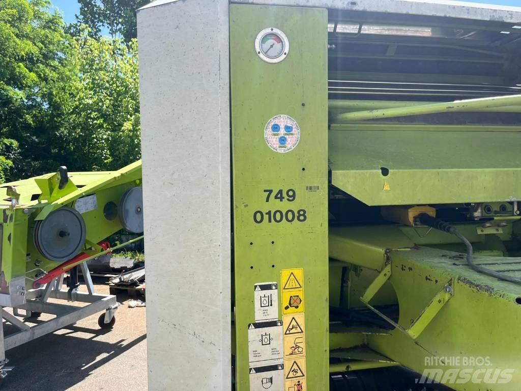 CLAAS Rollant 240 圆捆打捆机