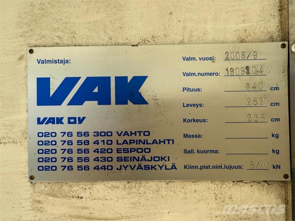 Volvo FL240 4x2 厢式货车