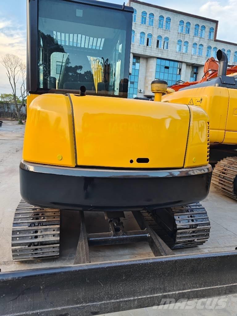 Komatsu PC 56 小型挖掘机