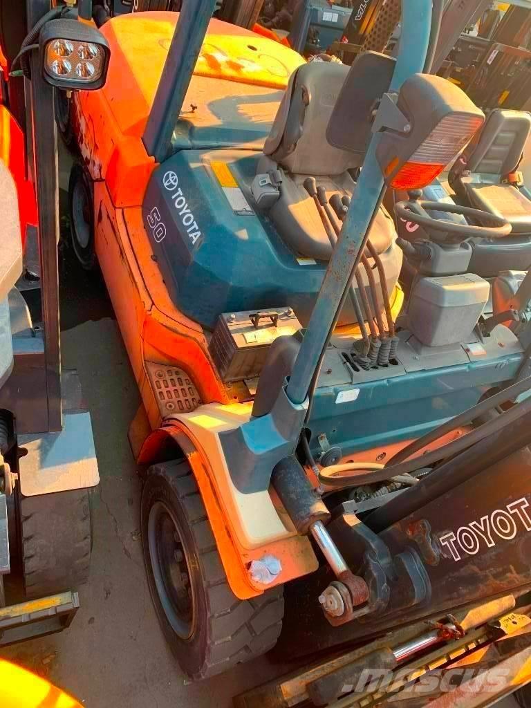 Toyota 7 FDA 50 柴油叉车