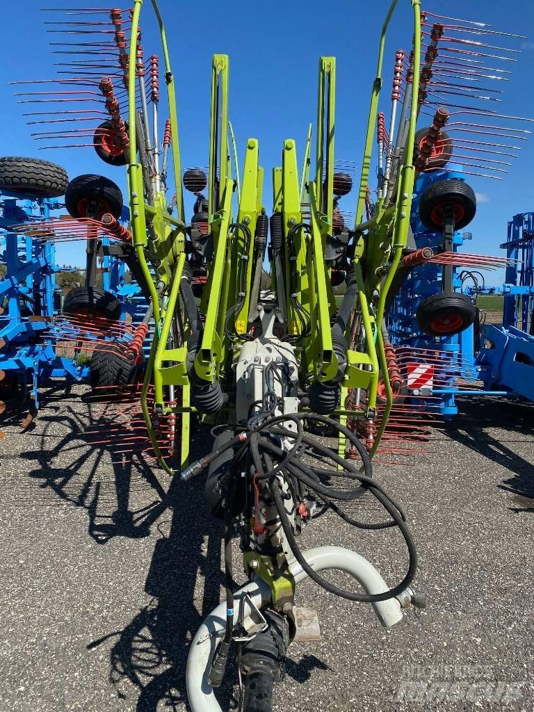 CLAAS Liner 4000 犁耙和摊草机