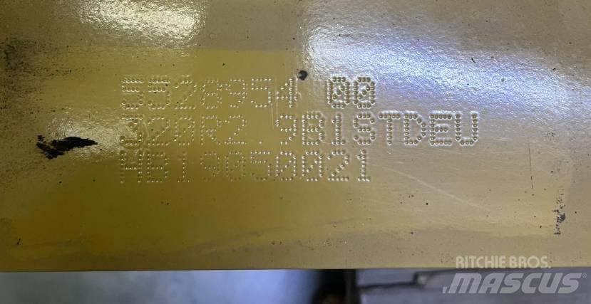 CAT 320 吊杆和铲斗
