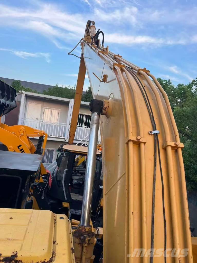 CAT 320 B L 水陆两栖挖掘机