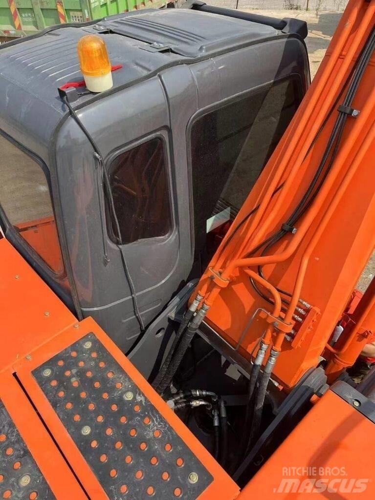 Hitachi ZX 200 履带挖掘机