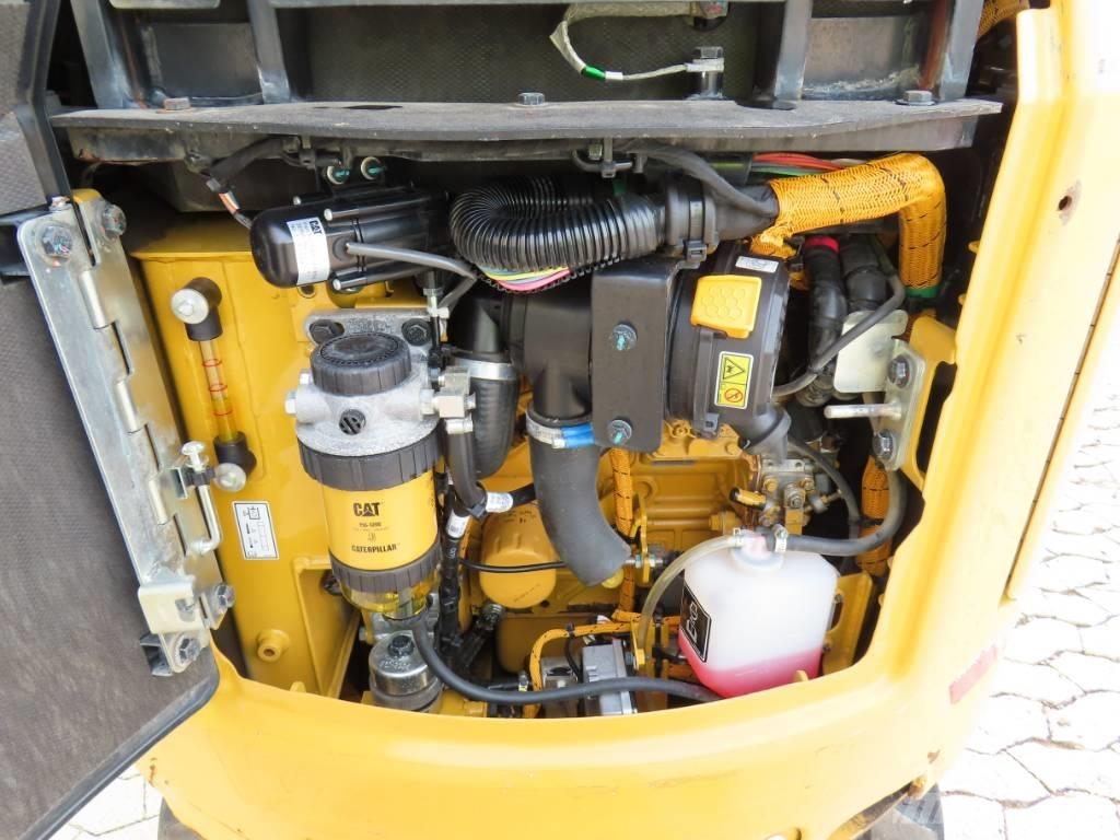 CAT 301.8 小型挖掘机