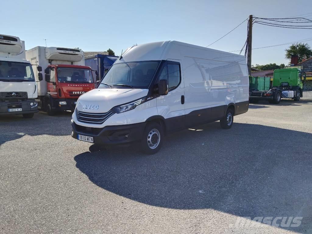Iveco Daily 35 S12 商务面包车