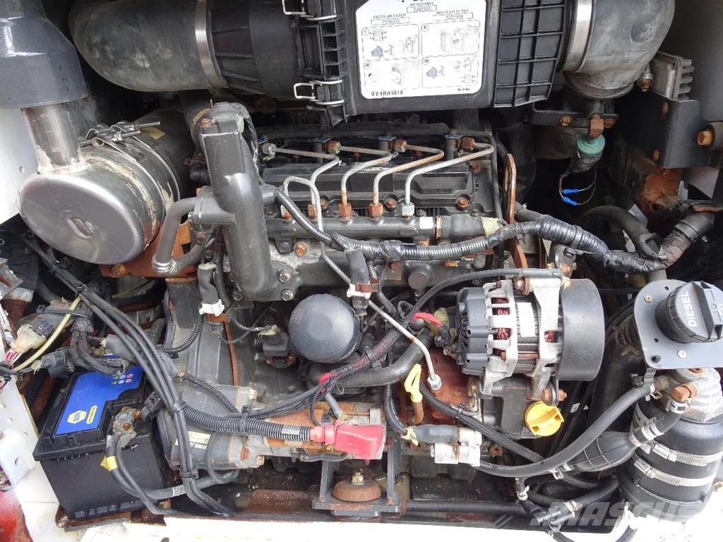 Bobcat S630 滑移装载机