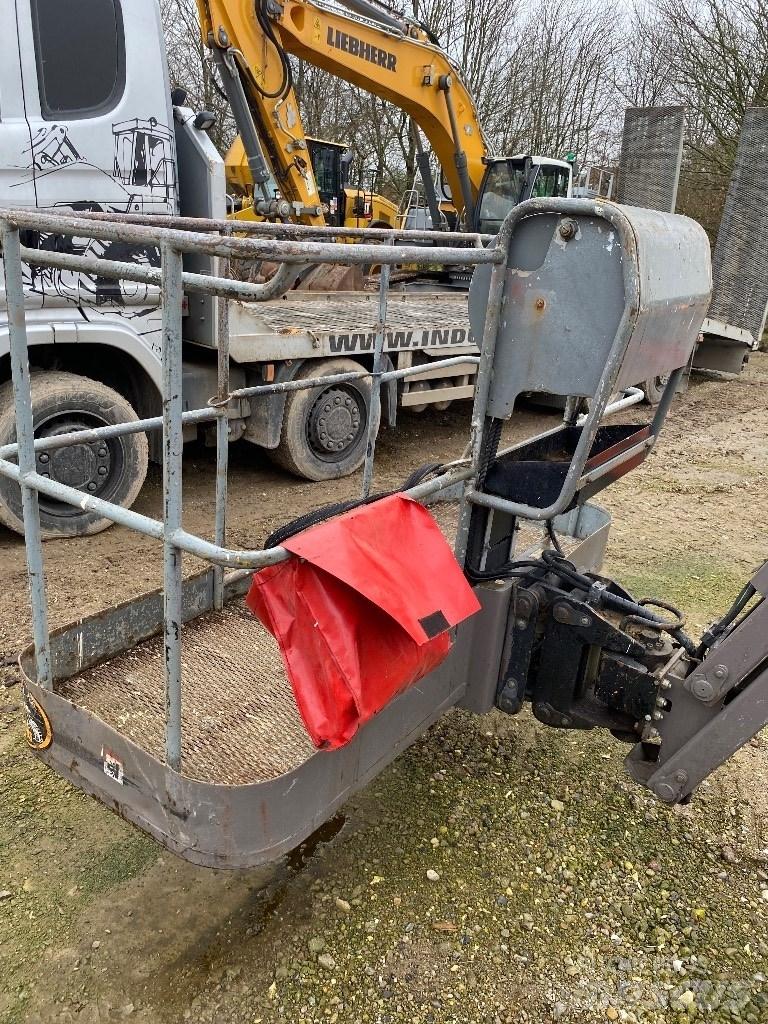 Manitou 180 ATJ 曲臂高空工作平台